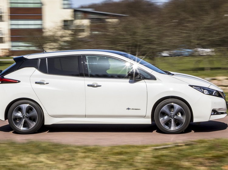 Nissan Leaf fra siden