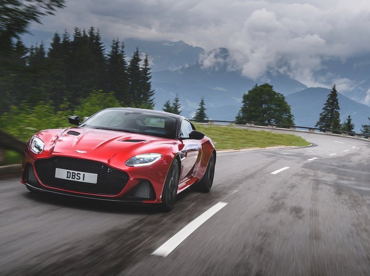 Aston Martin forfra
