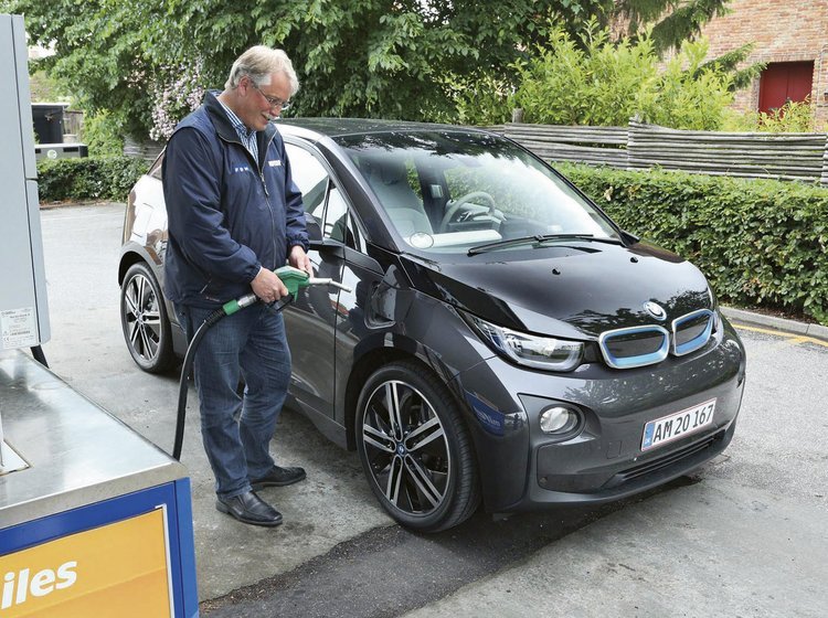 BMW i3 REX lades op