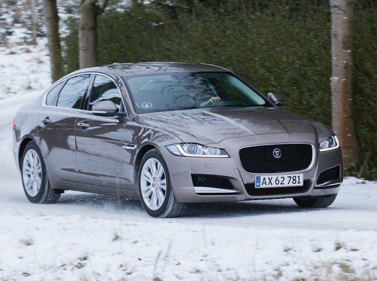 Jaguar XF forfra