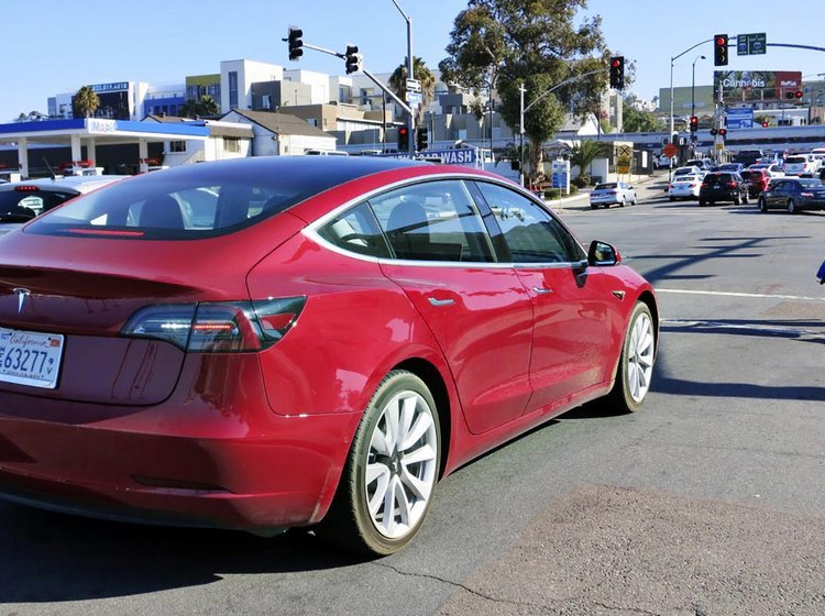 Tesla Model 3 i bybilledet