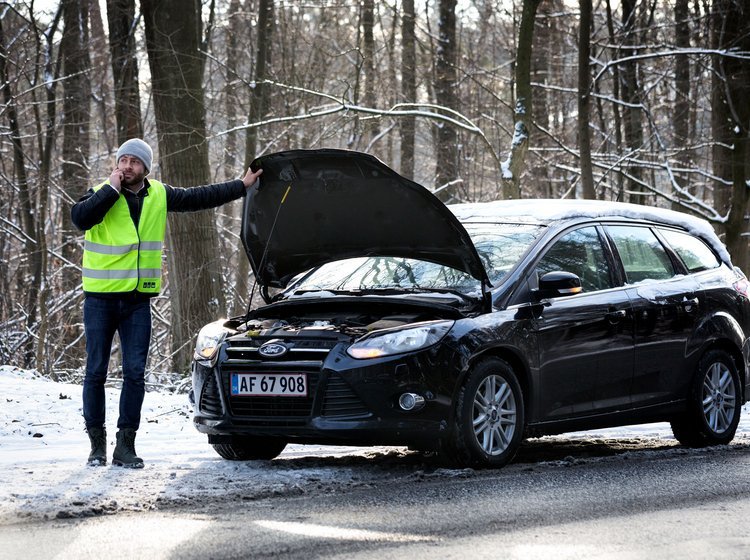 Bilens batteri kan holde i adskillige år, hvis bilen ikke kører for korte ture. Især vinterkulde kan være hård ved batteriet. 