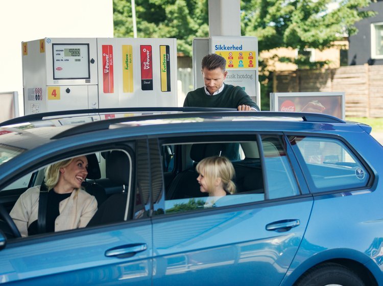 Kig på uret, inden du tanker. Vi giver dig her gode råd til, hvordan du tanker benzin og diesel til den bedste pris.