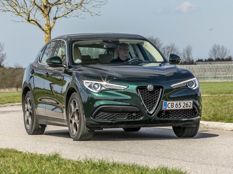 Alfa Romeo Stelvio set forfra
