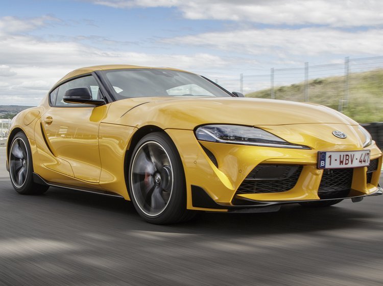Toyota Supra set forfra