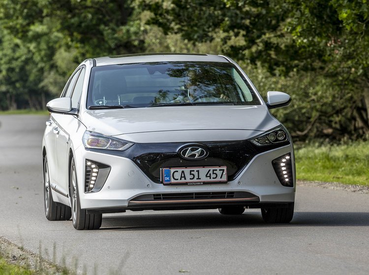 Hyundai Ioniq set forfra