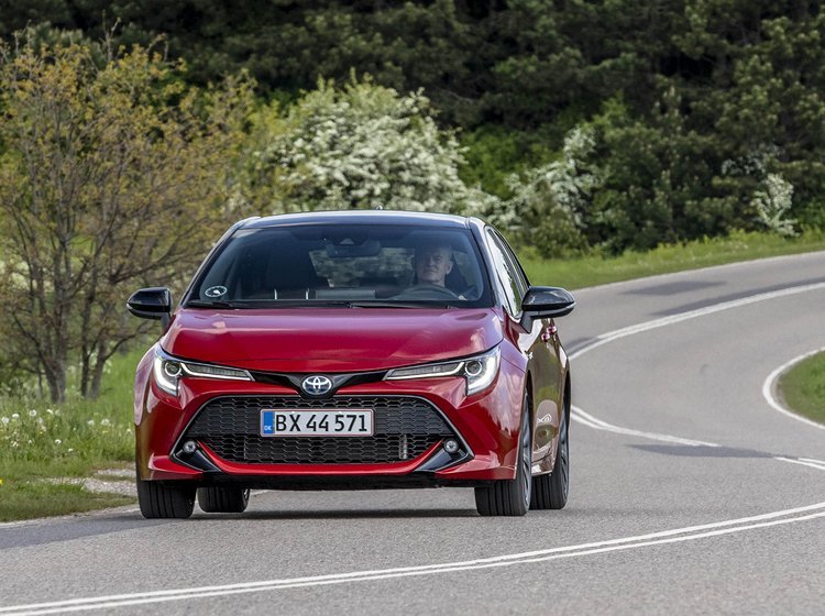 Toyota Corolla Hybrid set forfra