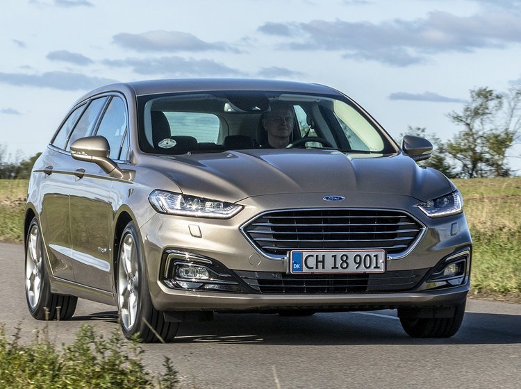 Ford Mondeo set forfra