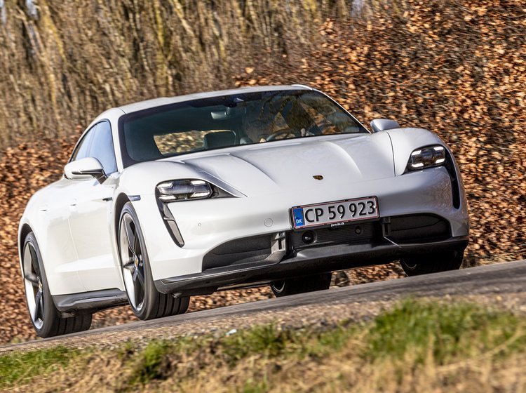 Porsche Taycan set forfra