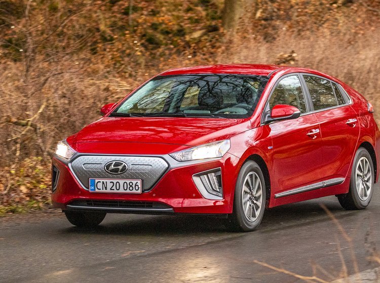 Hyundai Ioniq set forfra