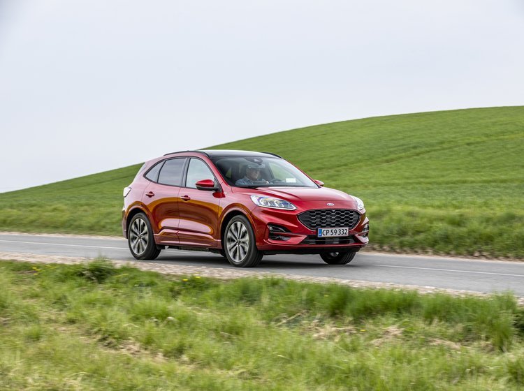 Flere bilkøbere oplever at få leveret deres nye Ford Kuga plugin-hybrid uden noget af det bestilte udstyr.