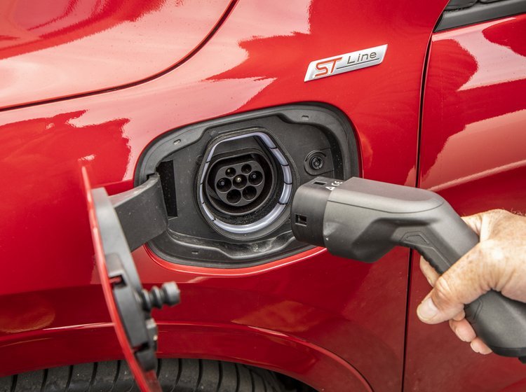 Opladning af Ford Kuga plugin-hybrid