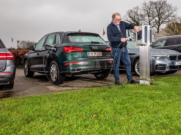 Plugin-hybrider kan være klimavenlige. Men det kræver, at de oplades ofte, og at langt over halvdelen af kørslen foregår på strøm. 