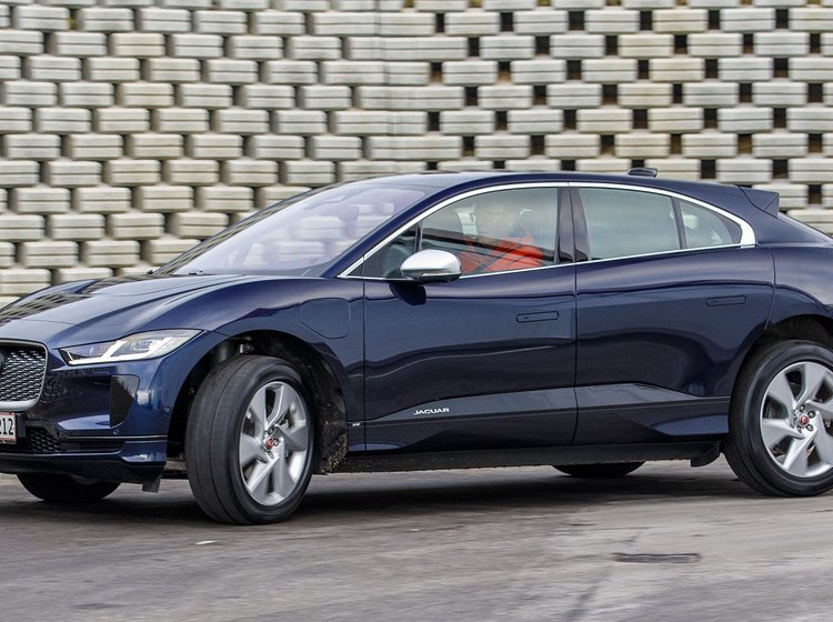 Jaguar I-Pace set forfra