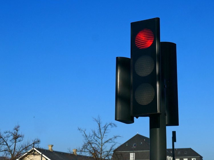 Automatiske systemer skal fange bilister, der kører over for rødt i Aarhus.