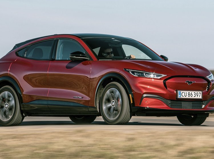 Mustang Mach-E set fra siden
