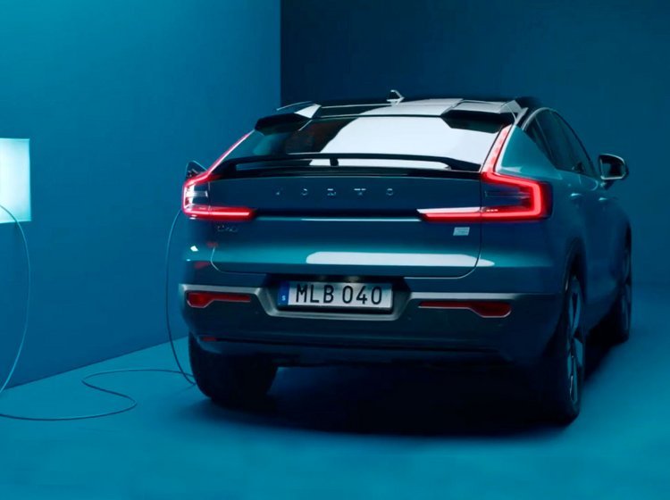 Volvo C40 Recharge er en femdørs coupé-SUV.