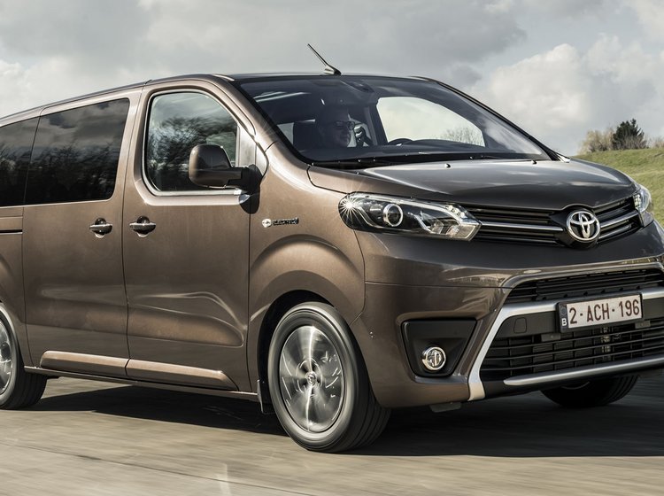 Toyota Proace set forfra
