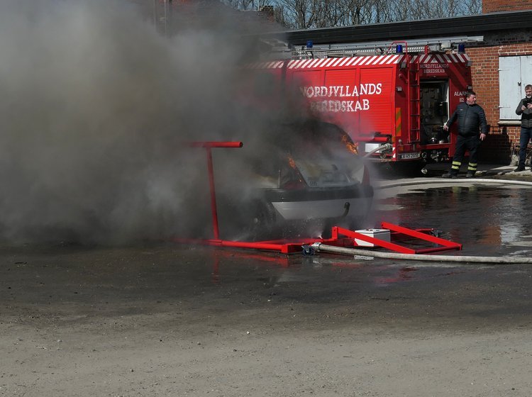 Bilbrande kan være voldsomme. Her er det en demonstration.