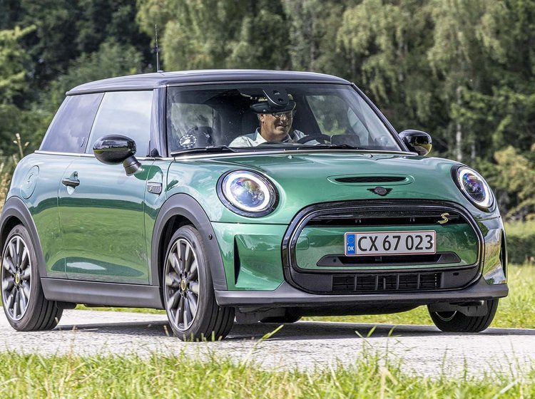 Mini Cooper SE set forfra