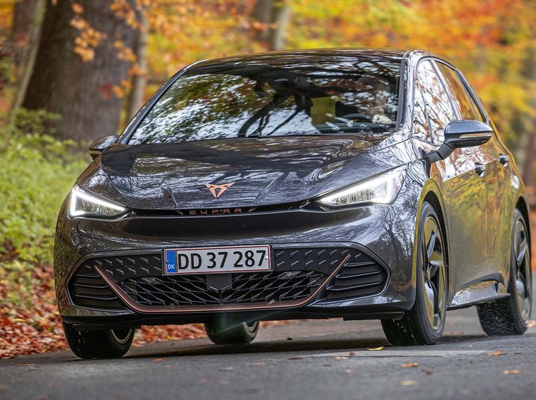 Det er især forfra, at Cupra Born adskiller sig fra søsterbilen, VW ID.3. 