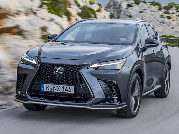 Lexus NX set forfra