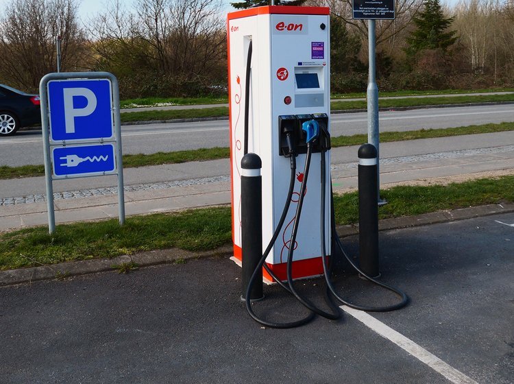 Lynladere er på vej flere steder langs statsvejene. I dag er der som regel maks. 50 kW. 