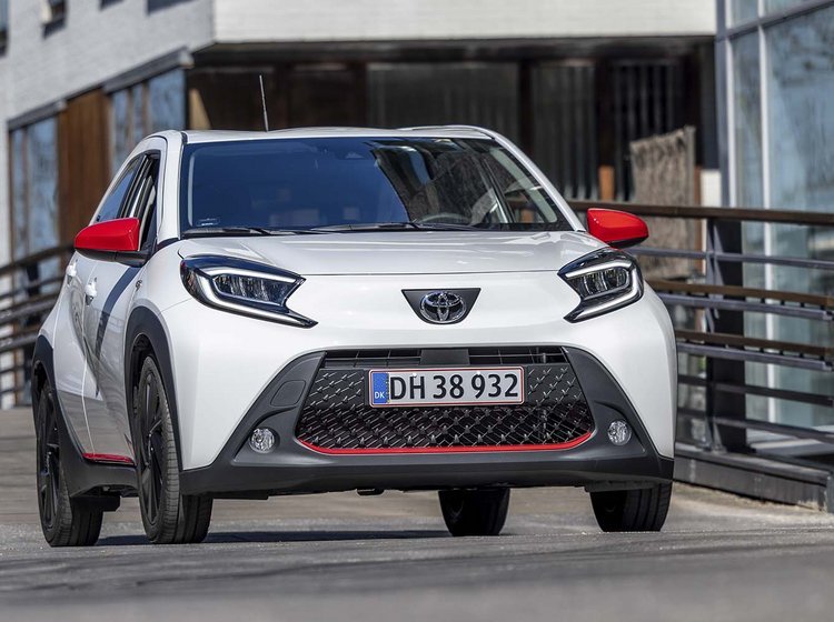 Toyota Aygo X set forfra