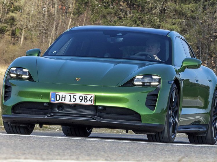 Porsche Taycan set forfra