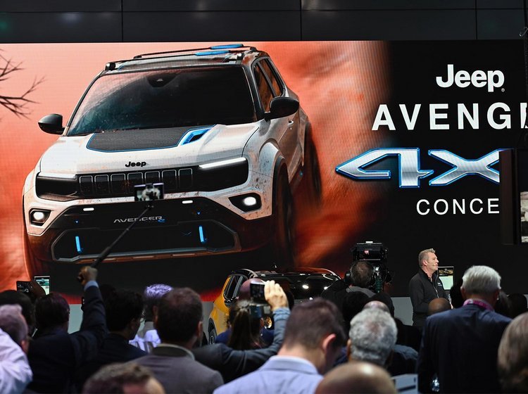 Jeep Avenger havde verdenspremiere i Paris i den firehjulstrukne udgave.