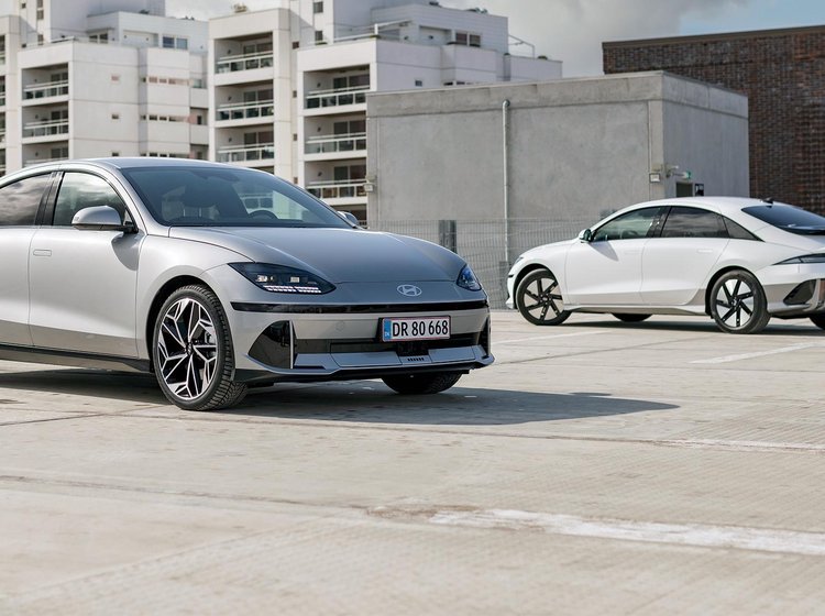 Hyundai Ioniq 6 for og bag.