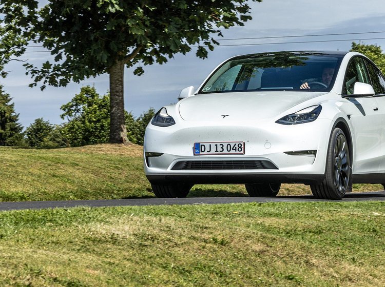 Tesla Model Y blev mest solgt i marts.