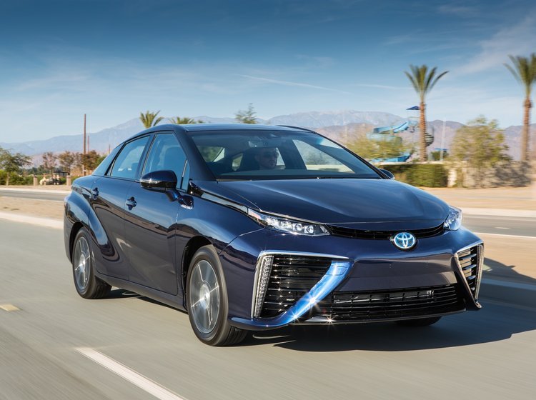 Toyota Mirai er verdens første serieproduceret brintbil. PR-foto