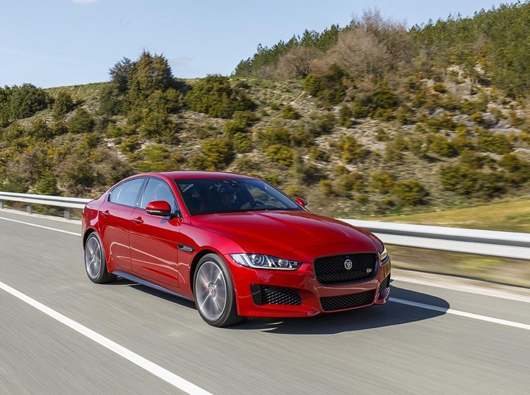 Jaguar XE.