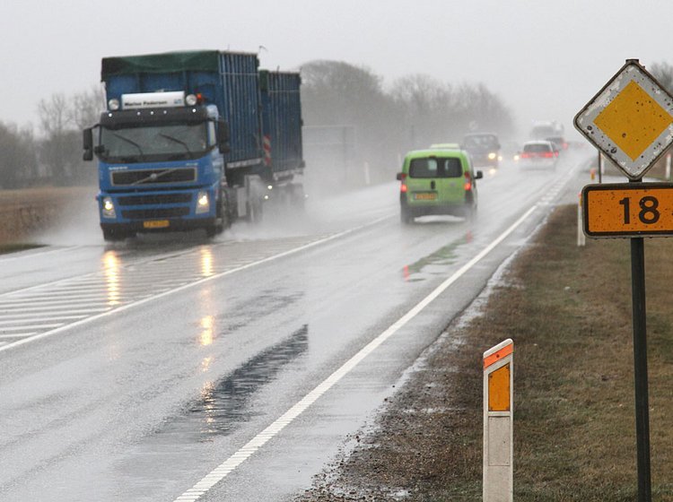 Den nuværende landevej på rute 18 bliver aflastet i dette årti.