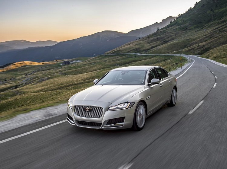 Jaguar XF.