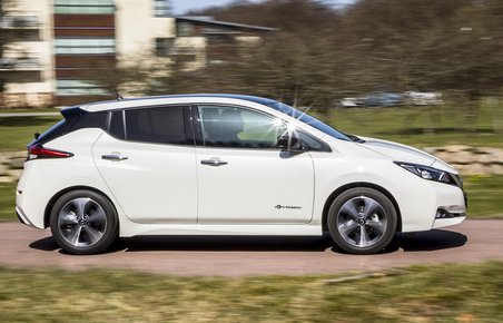 Nissan Leaf fra siden