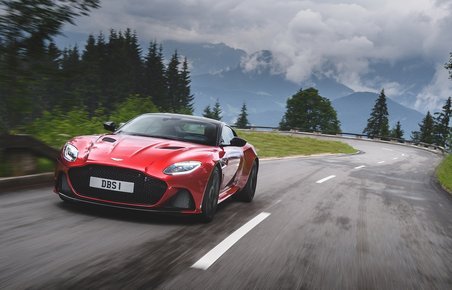 Aston Martin forfra
