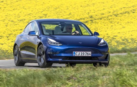 Tesla Model 3 set forfra