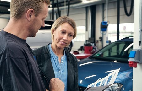 Serviceeftersyn på bilen