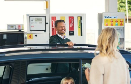 Tankstation glade samtale