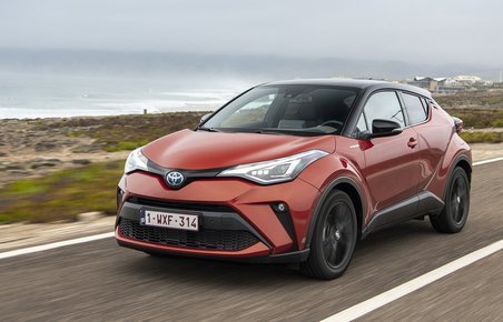 Toyota C-HR set forfra