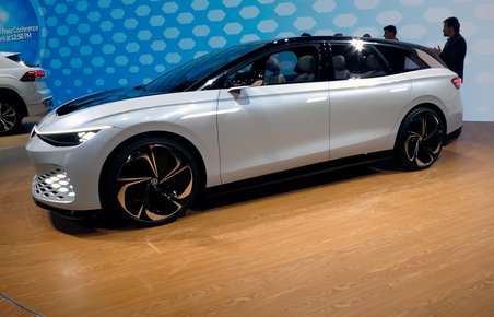 Space Vizzion er forløber for en stor elektrisk stationcar fra VW.