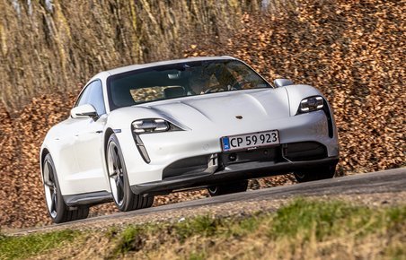 Porsche Taycan set forfra