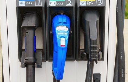 Udbredelsen af nye elbillader har fået et boost med 57 mio. statslige støttekroner.