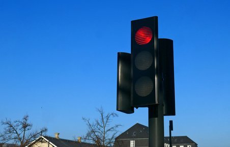 Automatiske systemer skal fange bilister, der kører over for rødt i Aarhus.