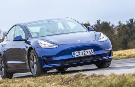 Tesla Model 3 set forfra