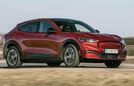 Mustang Mach-E set fra siden