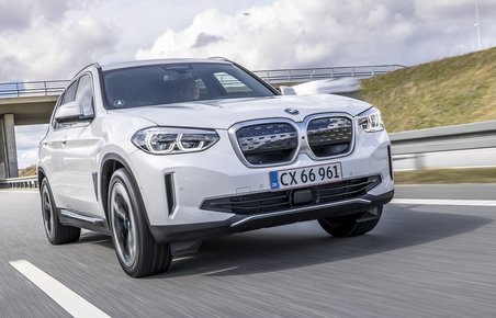 BMW iX3 set forfra