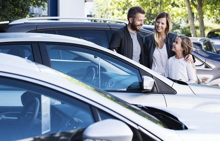 Du kan trygt købe en plugin-hybrid i år, da afgiften stiger i 2022. 